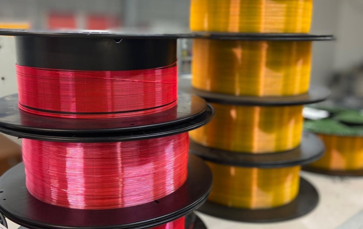 Bobines de fibres optiques polymères produites par Apollinaire Composites et Technologies